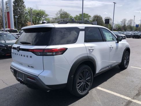 New 2026 Nissan Pathfinder SL w/ SL Premium Package image 13