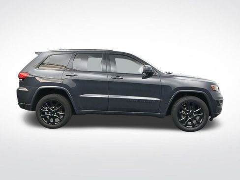 Used 2018 Jeep Grand Cherokee Altitude image 4