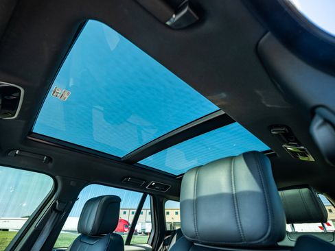 Used 2020 Land Rover Range Rover HSE image 56