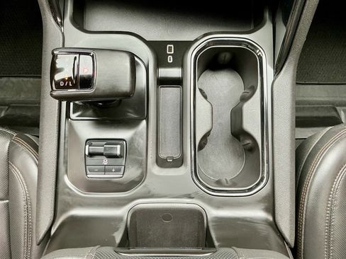 Used 2024 GMC Sierra 1500 AT4 w/ Technology Package image 38