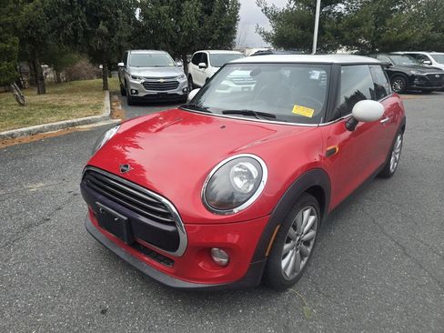 Used 2019 MINI Cooper 2-Door Hardtop image 4