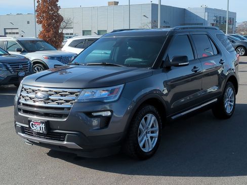 Used 2018 Ford Explorer XLT w/ Equipment Group 202A image 10