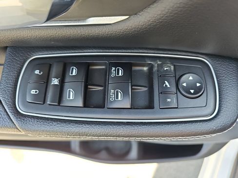 Used 2019 RAM 1500 Laramie RWD image 32