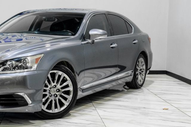 Used 2017 Lexus LS 460 w/ Comfort Package RWD image 7