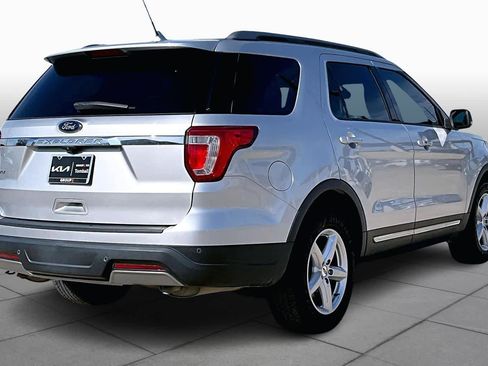 Used 2019 Ford Explorer XLT w/ Equipment Group 201A image 11