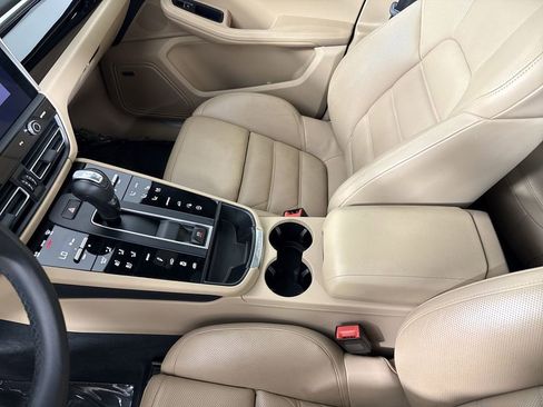 Certified 2023 Porsche Macan S AWD/4WD image 31