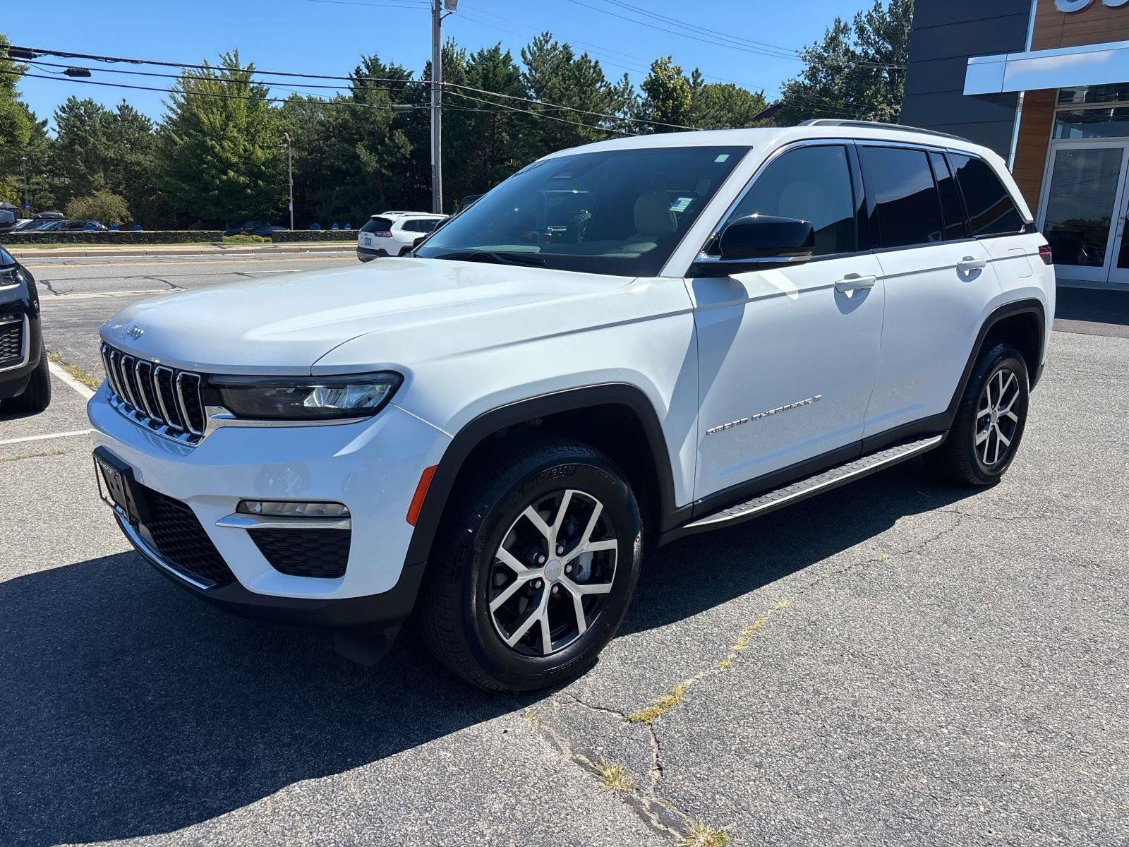 Certified 2024 Jeep Grand Cherokee Limited AWD/4WD image 7