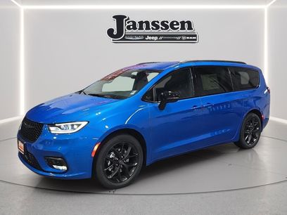 New 2026 Chrysler Pacifica Select