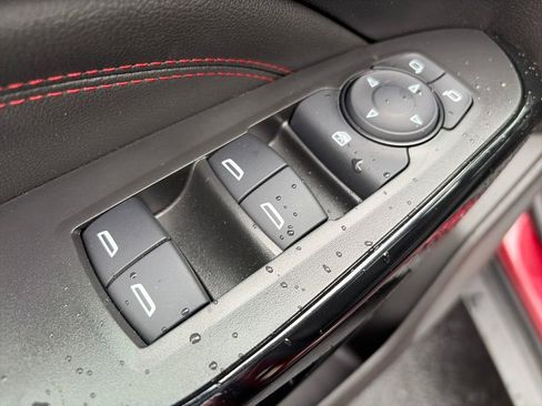 Used 2025 Chevrolet Trax RS w/ Sunroof Package FWD image 18