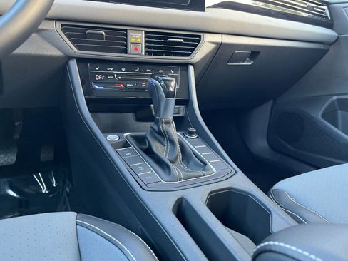 Used 2025 Volkswagen Jetta SE image 41