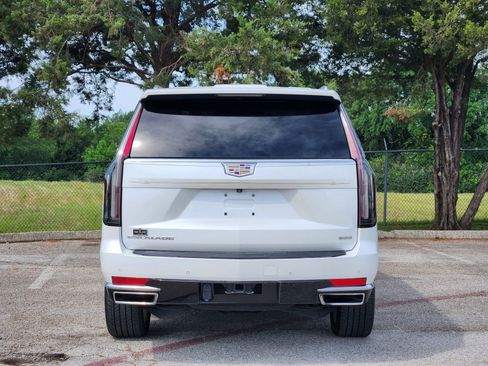 Certified 2024 Cadillac Escalade ESV Luxury RWD image 32