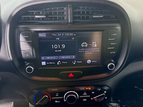 Used 2023 Kia Soul LX w/ Option Group 015 FWD image 18