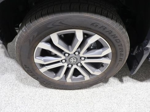 Used 2025 Toyota 4Runner Limited AWD/4WD image 10