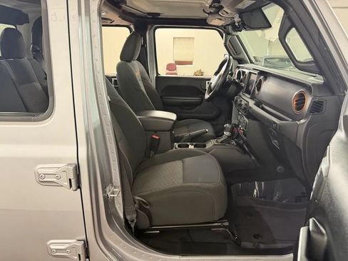 Used 2021 Jeep Gladiator Mojave AWD/4WD image 35