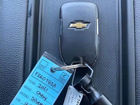 Used 2021 Chevrolet Silverado 1500 LT Trail Boss w/ Convenience Package II image 19