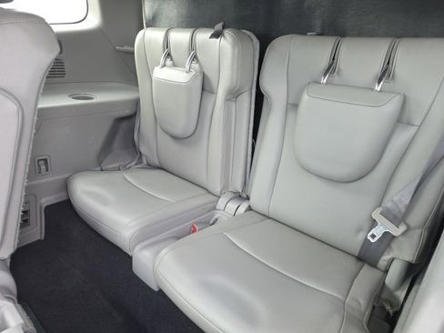 Used 2011 Toyota Highlander SE w/ Tow Pkg image 12
