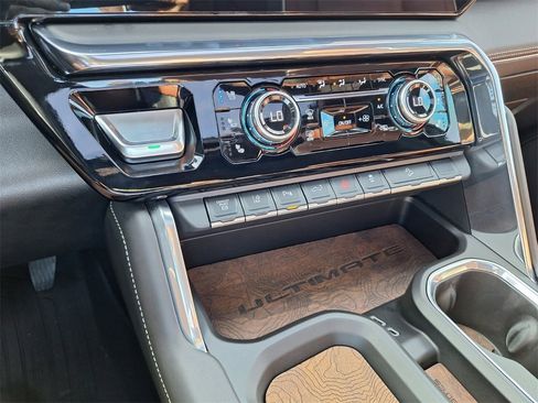 Used 2024 GMC Sierra 2500 Denali Ultimate image 16