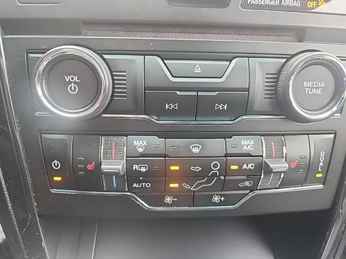 Used 2016 Ford Explorer XLT w/ Equipment Group 202A image 18