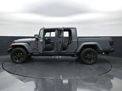 Used 2025 Jeep Gladiator Sport AWD/4WD image 45