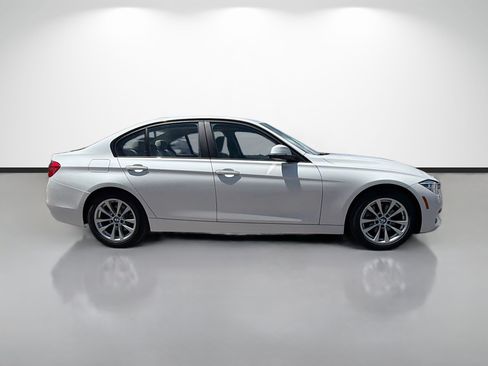 Used 2018 BMW 320i Sedan w/ Premium Package RWD image 2