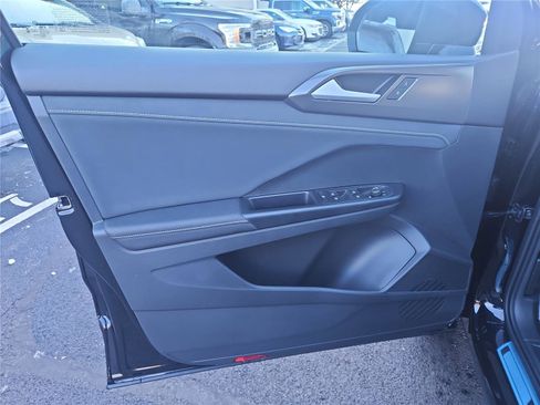 New 2026 Volkswagen Taos SE image 12