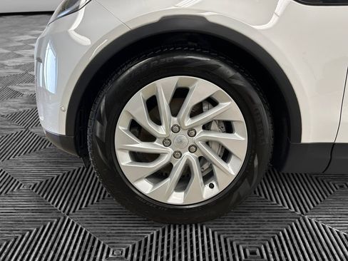 Used 2025 Land Rover Discovery S AWD/4WD image 14