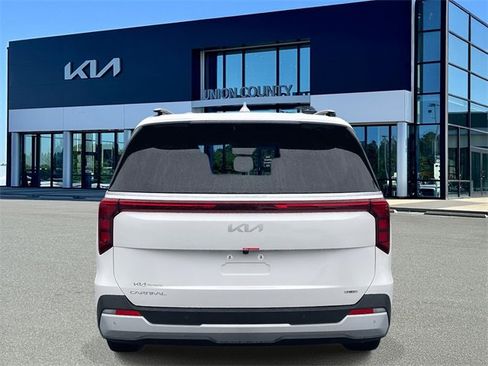 New 2026 Kia Carnival EX image 5
