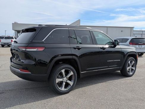 New 2026 Jeep Grand Cherokee Limited w/ Luxury Tech Group II AWD/4WD image 3