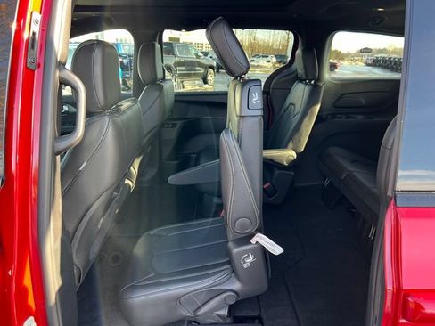 New 2026 Chrysler Pacifica Select FWD image 5