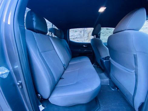 Used 2017 Toyota Tacoma TRD Sport w/ Premium & Technology Package image 31