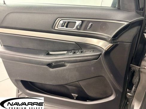 Used 2014 Ford Explorer XLT w/ Equipment Group 201A image 28