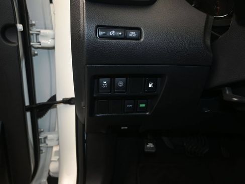 Used 2020 Nissan Rogue S FWD image 12