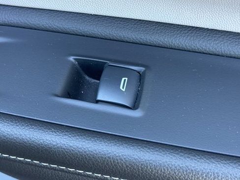Used 2024 GMC Terrain SLE FWD image 22