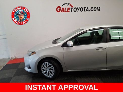 Used 2018 Toyota Corolla LE FWD image 5