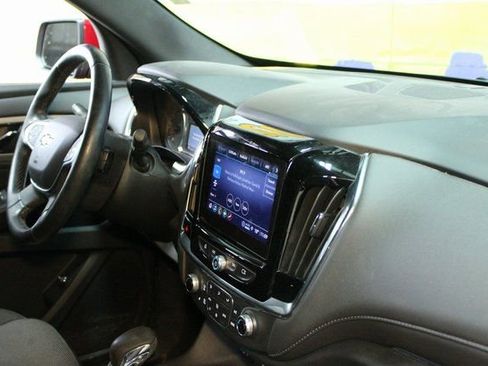 Used 2023 Chevrolet Traverse LT image 10