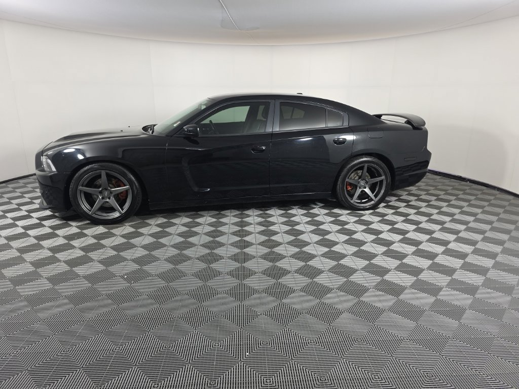 Used 2014 Dodge Charger R/T RWD image 2