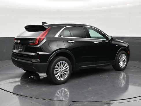 Certified 2024 Cadillac XT4 Luxury w/ Cold Weather Package FWD image 5