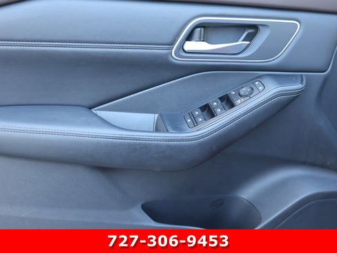 Used 2021 Nissan Rogue SV w/ Premium Package image 15