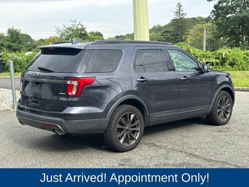 Used 2017 Ford Explorer XLT w/ Equipment Group 202A AWD/4WD image 7