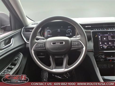 Used 2024 Jeep Grand Cherokee Laredo X AWD/4WD image 23