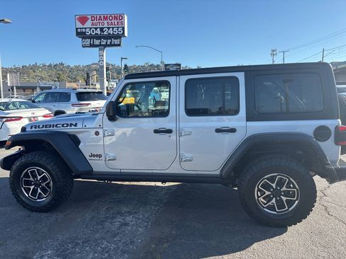 Used 2024 Jeep Wrangler Unlimited Rubicon AWD/4WD image 11