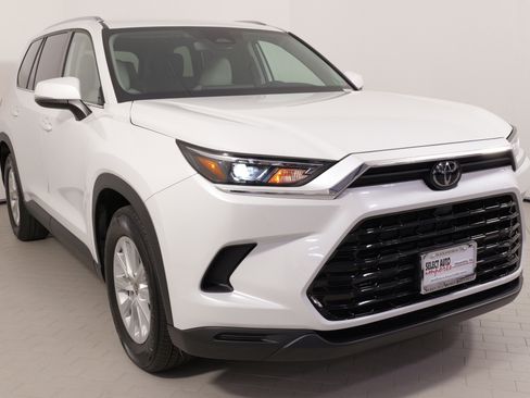 Used 2024 Toyota Grand Highlander XLE image 5