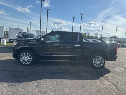 Used 2025 Chevrolet Silverado 1500 High Country w/ High Country Premium Package AWD/4WD image 6