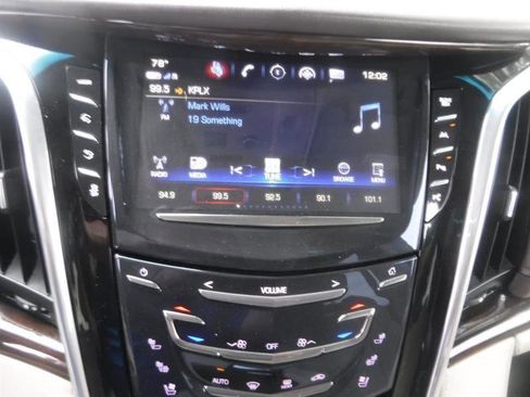 Used 2017 Cadillac Escalade ESV Premium Luxury image 38