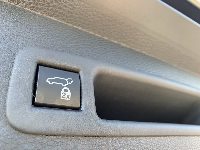 Certified 2024 Toyota Sienna XLE FWD image 40