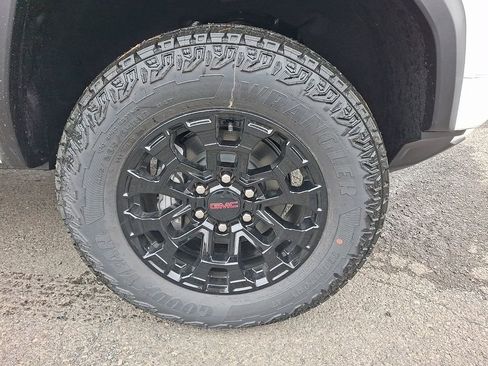 New 2026 GMC Canyon Elevation w/ Convenience Package image 5