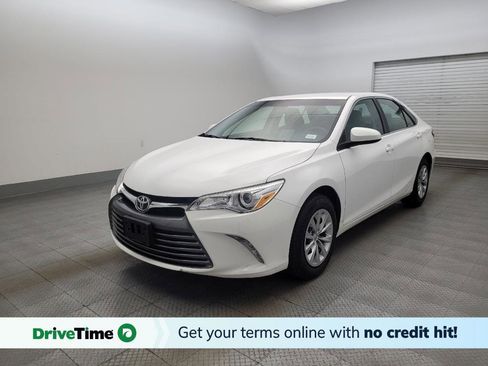 Used 2017 Toyota Camry LE image 1