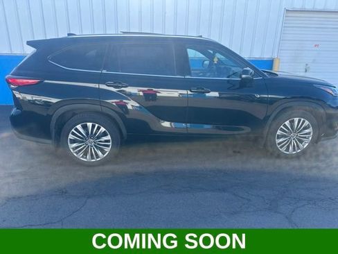 Used 2021 Toyota Highlander Platinum AWD/4WD image 1