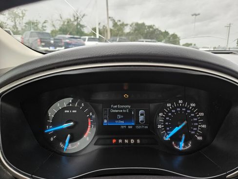 Used 2014 Ford Fusion SE w/ Equipment Group 202A FWD image 10