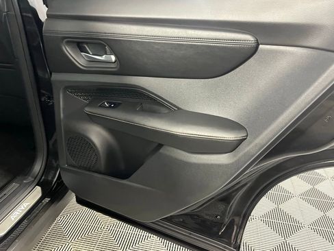 Used 2023 Nissan Ariya AWD image 28